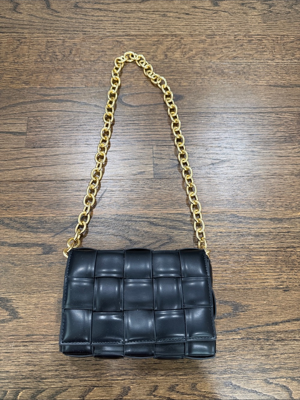 Trendy boutique Black Woven Shoulder Bag with Gold Chain